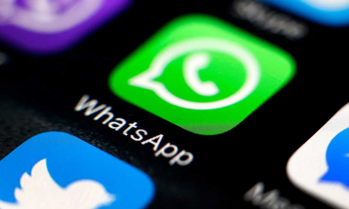 How do you use the 007 Address Book Generator? How do you import your address book into WhatsApp?